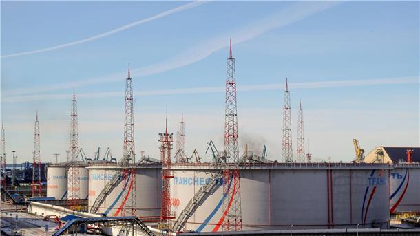 Sanktionen gegen Russland zeigen Wirkung Seit Anfang Februar importieren die EU-Mitgliedstaaten keine Raffinerieprodukte mehr aus Russland.