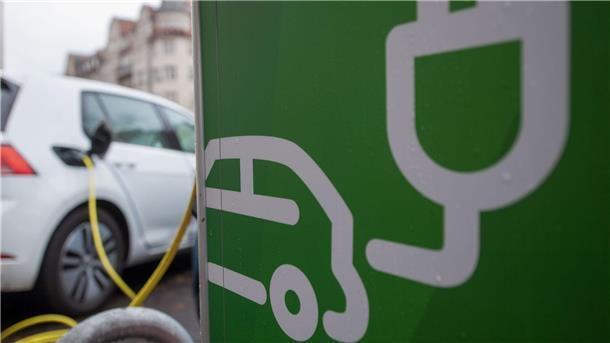 Seit dem 17. Dezember nimmt das Bundesamt für Wirtschaft und Ausfuhrkontrolle keine Anträge auf E-Autoförderung mehr an.