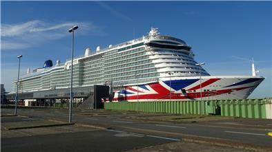 Seit dem Frühjahr liegt der Neubau „Iona“ an der Columbuskaje in Bremerhaven.