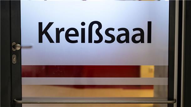 Kreißsaal zum Wohlfühlen: zwei Hebammen bei der Geburt Seit diesem Monat können Frauen auch ausschließlich in Begleitung von Hebammen in Lüneburg entbinden. Ärzte stehen zur Not immer bereit.