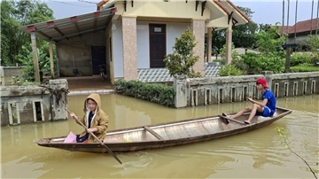 Seit einer Woche kämpfen Menschen in Vietnam mit schweren Überschwemmungen. (Archiv)