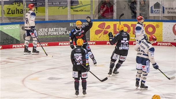 Schiemenz feiert bei seinem Debüt einen Sieg mit den Pinguins Seit Ende November hatte Alex Friesen nicht mehr getroffen. Umso größer war seine Freude nach dem 2:0.