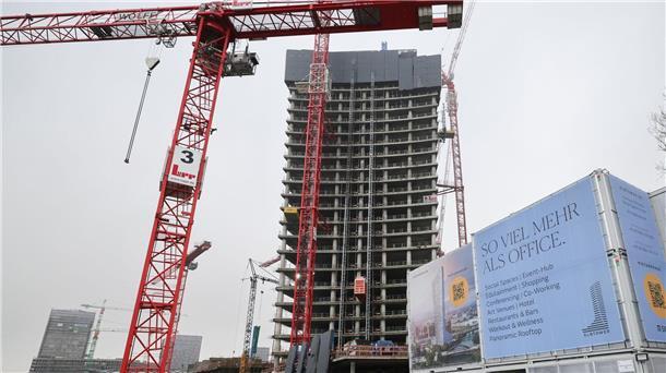 Seit Ende Oktober herrscht auf der Baustelle des Elbtowers Stillstand.