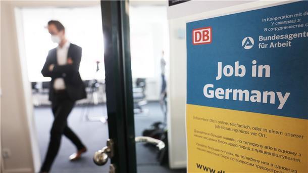 Job-Turbo für Ukraine-Flüchtlinge in der Kritik Seit Kriegsbeginn sollen etwa 160.000 geflüchtete Ukrainerinnen und Ukrainer eine Arbeit bekommen haben.