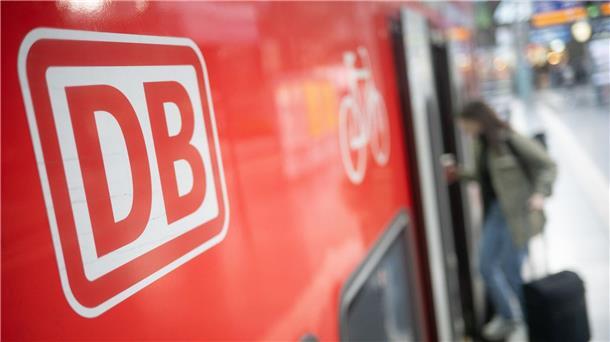 49-Euro-Ticket führt nicht zu mehr Kriminalität Seit Mai können Menschen in Deutschland für 49 Euro im Monat den öffentlichen Nahverkehr nutzen.