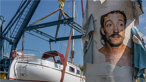 Selbst die Litfaßsäulen in Bremerhaven waren von der Pandemie betroffen. Hier die Säule am Yachthafen - im Juni 2020.
