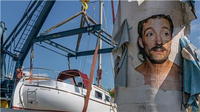 Selbst die Litfaßsäulen in Bremerhaven waren von der Pandemie betroffen. Hier die Säule am Yachthafen - im Juni 2020.
