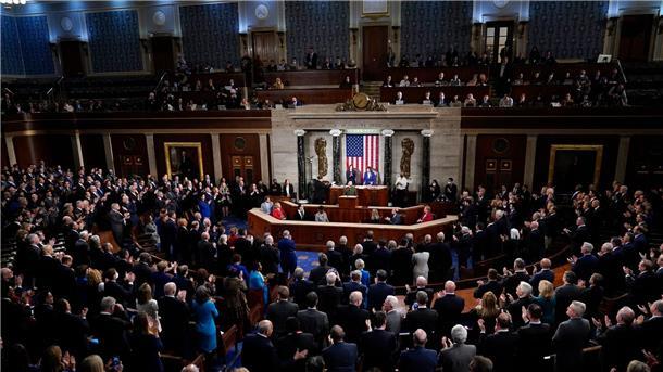 Selenskyj: Kriegsausgang bestimmt Welt der Enkelkinder Selenskyj spricht bei einer gemeinsamen Sitzung des Kongresses auf dem Capitol Hill in Washington.