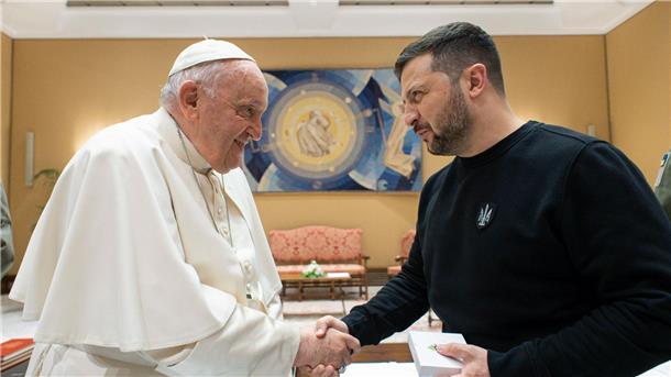 Präsident Selenskyj in Rom - Italien sichert Hilfe zu Selenskyj trifft im Vatikan Papst Franziskus.
