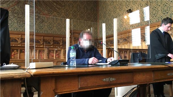 Selim Öztürk wurde zu einer Bewährungsstrafe verurteilt, obwohl er das System für den massenhaften Betrug in Bremerhaven ausgeklügelt hatte. Das Gericht bemühte sich um Erklärungen. Foto: Mündelein