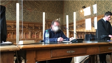 Selim Öztürk wurde zu einer Bewährungsstrafe verurteilt, obwohl er das System für den massenhaften Betrug in Bremerhaven ausgeklügelt hatte. Das Gericht bemühte sich um Erklärungen. Foto: Mündelein