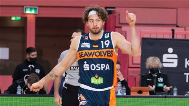 Sid-Marlon Theis und sein Wiedersehen mit den Eisbären Sid-Marlon Theis wechselte von Bremerhaven nach Rostock.