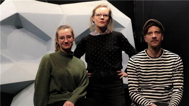 Sie bereiten den Grusel-Abend im Kleinen Haus vor: die Dramaturgin Elisabeth Kerschbaumer (von links), Regisseurin Justine Wiechmann und Ausstatter Andreas Schmitz.