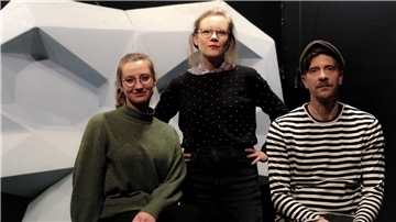 Sie bereiten den Grusel-Abend im Kleinen Haus vor: die Dramaturgin Elisabeth Kerschbaumer (von links), Regisseurin Justine Wiechmann und Ausstatter Andreas Schmitz.