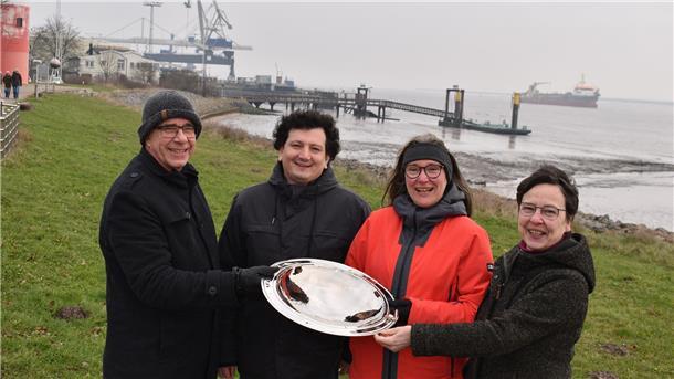 Großes Tauffest am Nordenhamer Weserstrand geplant Vier Pastoren stehen in Nordenham am Weserstrand und werben für ein Tauffest im Juni.