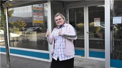 Sie freut sich auf ihren neuen Job: Michele Otter wird künftig die Post in Beverstedt betreiben.