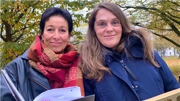 Sie gestalten das traditionelle Adventskonzert "Die stillste Zeit im Jahr" am ersten Adventssamstag., 30. November: Die Bremerhavener Erzählerin Susanne Schwan und Musikerin Svenja Heuwinkel laden zu Geschichten, Gedichten und Musik erstmals in die Zionkirche Weddewarden/Imsum ein.