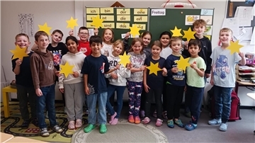 Wunschsterne-Aktion in Zeven: Damit der Gabentisch nicht leer bleibt Zweitklässler der Grundschule Klenkendorfer Mühle in Brillit.