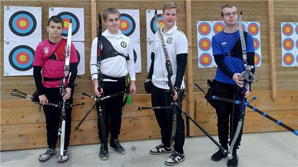 Vier Junioren aus der Region Zeven für Landesmeisterschaft qualifiziert Sie haben sich für die Landesmeisterschaft Halle qualifiziert (von links): Jannis Blümel (SV Anderlingen), Niklas von Bursy und Felix Kamin (beide TuS Zeven), Fabian Ehlers (SSV Tarmstedt).