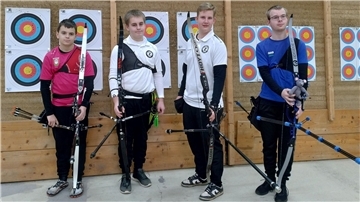 Sie haben sich für die Landesmeisterschaft Halle qualifiziert (von links): Jannis Blümel (SV Anderlingen), Niklas von Bursy und Felix Kamin (beide TuS Zeven), Fabian Ehlers (SSV Tarmstedt).