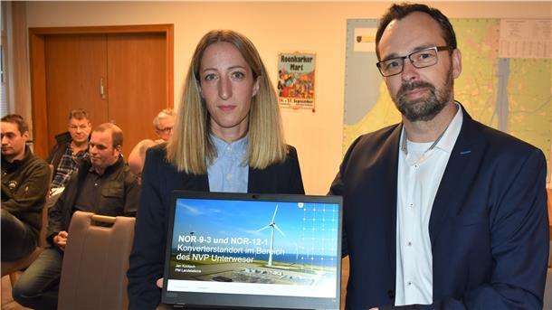Sie informierten den Gemeinderatsausschuss in Stadland über das Konverter-Vorhaben von Tennet in Kleinensiel: Claudia Nordhoff und Projektleiter Jan Kocksch.