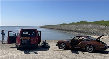 Autos am Meer