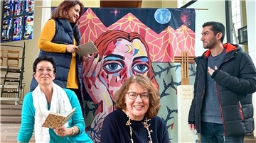 Sie laden zu einer Stunde mit Texten alter und neuer persischer Dichter und Dichterinnen und deutsch-persischer Musik in die Bürgermeister-Smidt-Gedächtnis-Kirche ein (von links): Maryam Sadeghi, Susanne Schwan, Pastorin Barbara Dietrich und der aus Iran geflüchtete Musiker Shabab Habibi.