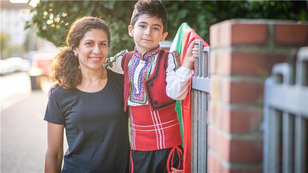 Sevgyul Yasharova (39) mit ihrem Sohn Mert (6)