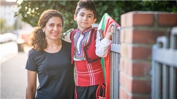 Sevgyul Yasharova (39) mit ihrem Sohn Mert (6)