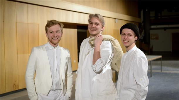 Sie lernen jeden Tag ein bisschen mehr Deutsch: die drei russischen Schauspieler, die für zwei Produktionen das Ensemble des Letzten Kleinods verstärken.