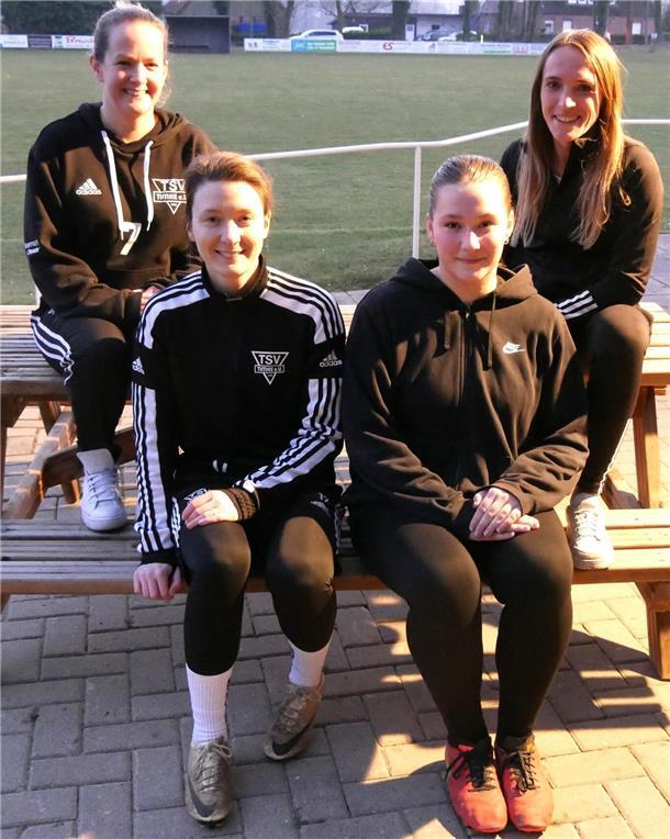 Sie sehen den Übergang zum FC Ummel als eine positive Veränderung: Sarah Sievers, Svenja Stelljes, Greta Kaiser, Lena Trapp (von links).