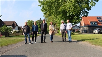 Sie setzen auf eine für alle akzeptable Lösung (von links): Thomas Schulz, Christina Bruns, Andreas Gerdes, Nicole Gerdes, Hans-Jürgen Neumann und Alexei Walter von der Bürgerinitiative Weidedamm.