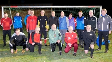 Sie sind fit und motiviert, die Männer der SG Concordia. Schließlich spielen sie gegen den FC Bayern München. Ein einmaliges Erlebnis für die Ü60 Fußballer der SG Concordia.