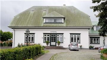 Sieben Höfe in der Gemeinde Reußenköge sind benannt nach Bahnstationen im früheren Deutsch-Südwestafrika, heute Namibia – so auch der „Hof Elisabethbay“.