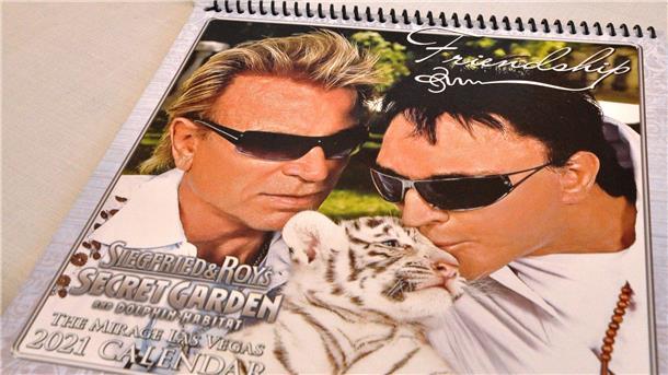 Siegfried schickt Post aus Las Vegas nach Nordenham Siegfried hat den von Roy gestalteten Kalender für 2021 nach Nordenham geschickt, sehr zur Freude von Ilse Maas.