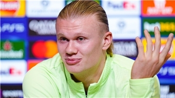 Sieht sich nicht auf Augenhöhe mit Messi und Ronaldo: Erling Haaland.