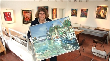 Silke Trolldenier liebte die Kunst. Unser Bild zeigt sie an einem der letzten Tage der Galerie am Welhamm, die Mitte 2019 geschlossen wurde.