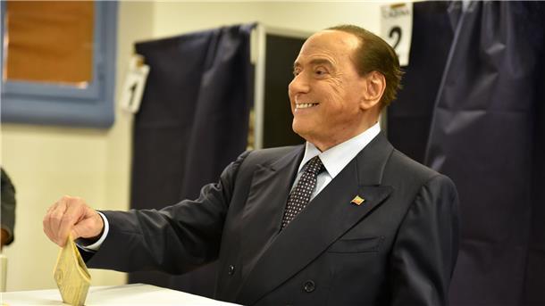 Berlusconi schafft Rückkehr ins Parlament Silvio Berlusconi war in den vergangenen drei Jahrzehnten bereits viermal Regierungschef in Italien.