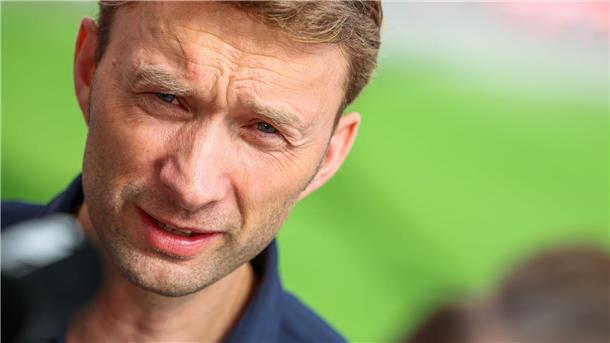 Leverkusen verpflichtet Fernández und gibt Hincapie ab Simon Rolfes hat kurz vor Ende der Transferphase weitere Verstärkung für Leverkusen geholt.