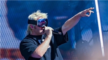 Ski Aggu hat den ersten Platz der Single-Charts erobert.