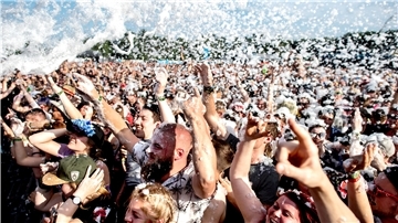 So ausgelassen feierten 2019 die Hurricane-Fans.