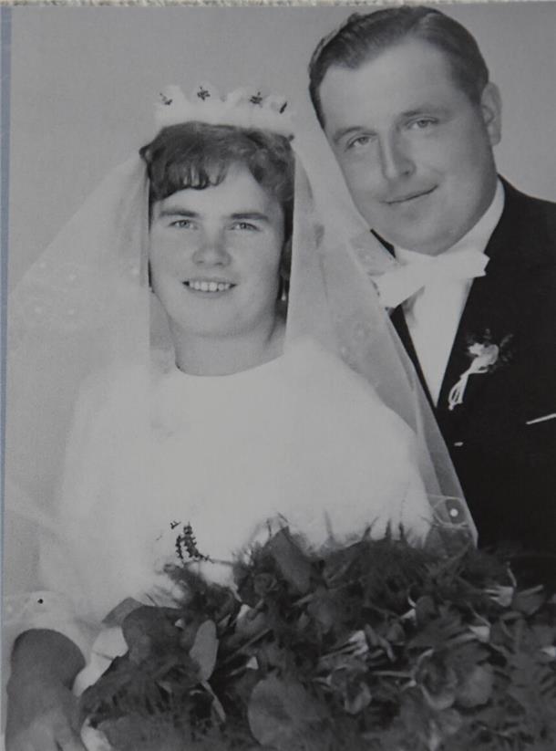 Jakob und Hildegard Refinger aus Haaßel feiern diamantene Hochzeit Das Foto zeigt das junge Brautpaar.
