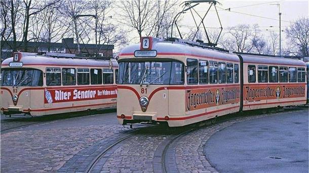 So sah die alte Straßenbahn in der Seestadt aus. Heute fahren diese beiden Züge in Temeschwar (Timisoara) in Rumänien.