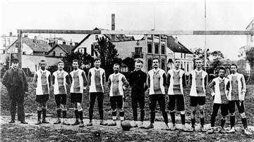 So sah die Erste Mannschaft des Sportklubs Nordenham im Jahr 1910 aus. Der Klub ging später im Sportverein Nordenham auf.