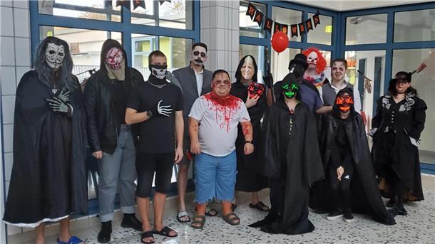 Halloween: Auf Monster-Jagd im Nordenhamer Störtebekerbad So schaurig geht's zu Halloween im Störtebekerbad zu.