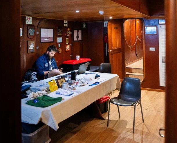 Maritime Tage Bremerhaven: So wohnt man unter Deck der schönsten Schiffe (Fotos) So sieht der Besprechungsraum der Crew auf der „Pascual Flores“ aus.