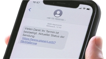 Eine Nachricht auf dem Handybildschirm über eine Terminbestätigung