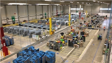 So sieht es aus im Amazon-Verteilzentrum in Weddewarden. Um weiter wachsen zu können, werden mehrere hundert Fahrer gesucht - und deren Arbeitgeber gleich mit.