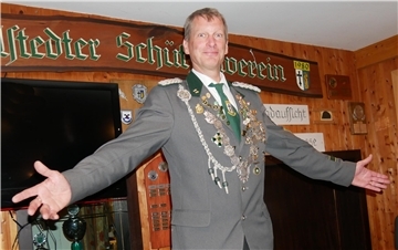 So sieht Freude aus: Gunter Schlosser ist neuer Grandmonarch beim Wilstedter Schützenverein.