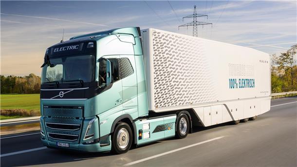 Lkw fährt auf der Straße